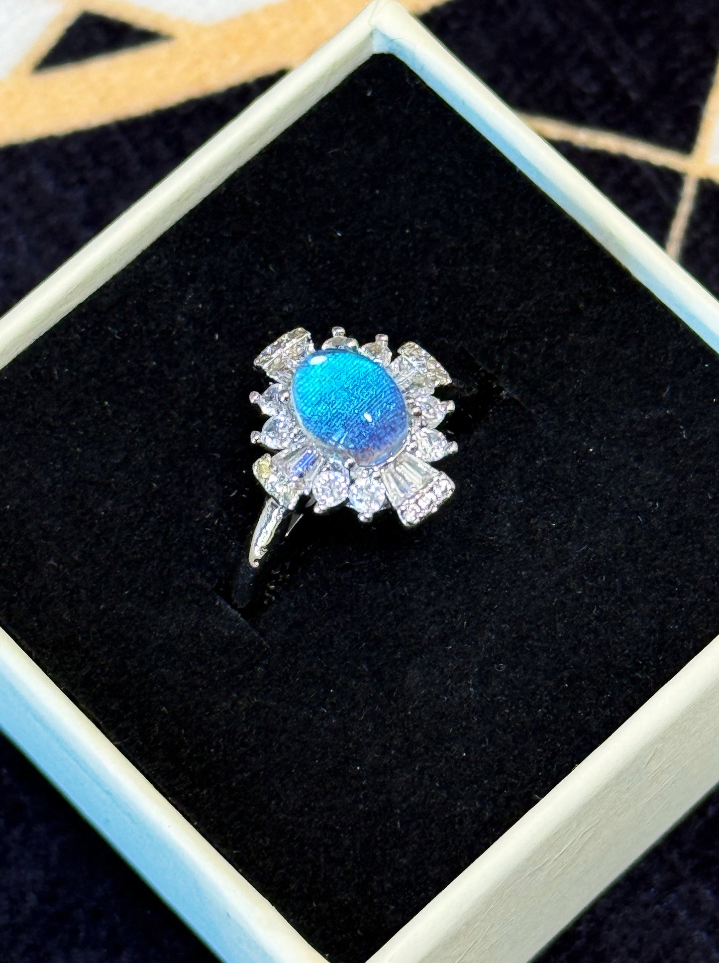 EIRA Aurora Morpho Circle