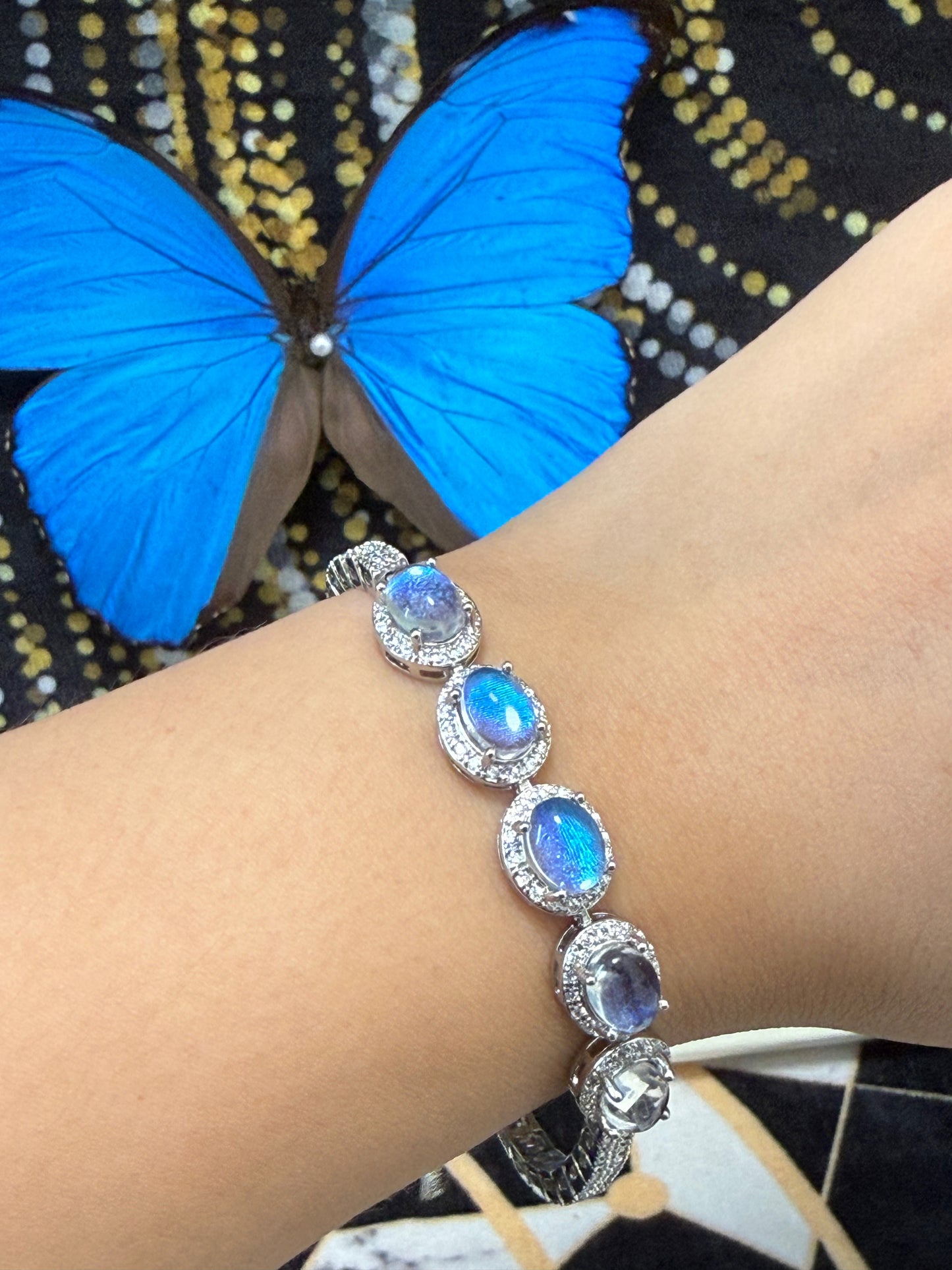 EIRA Illusory Blue Orbit Choker