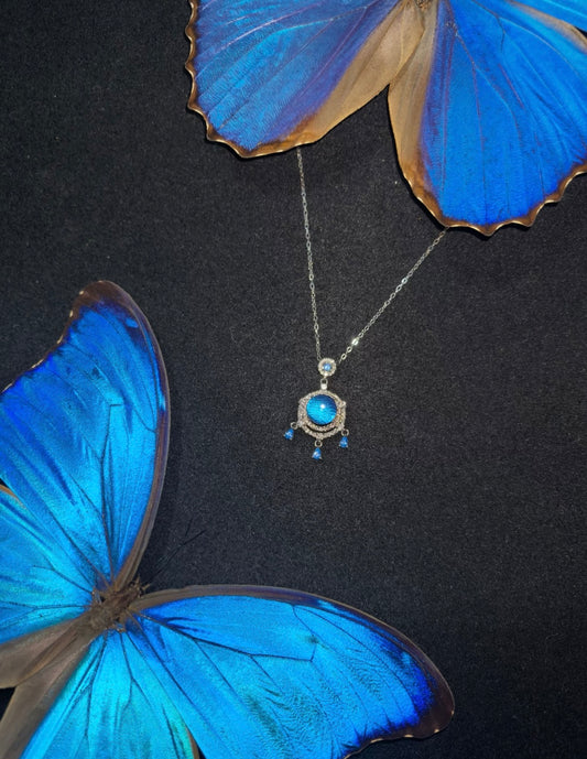 EIRA Lusterwing Pendant